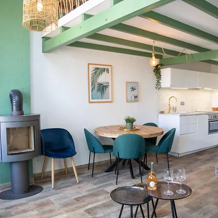 Nyaraló Charming Town House In The Heart Of Suquet *